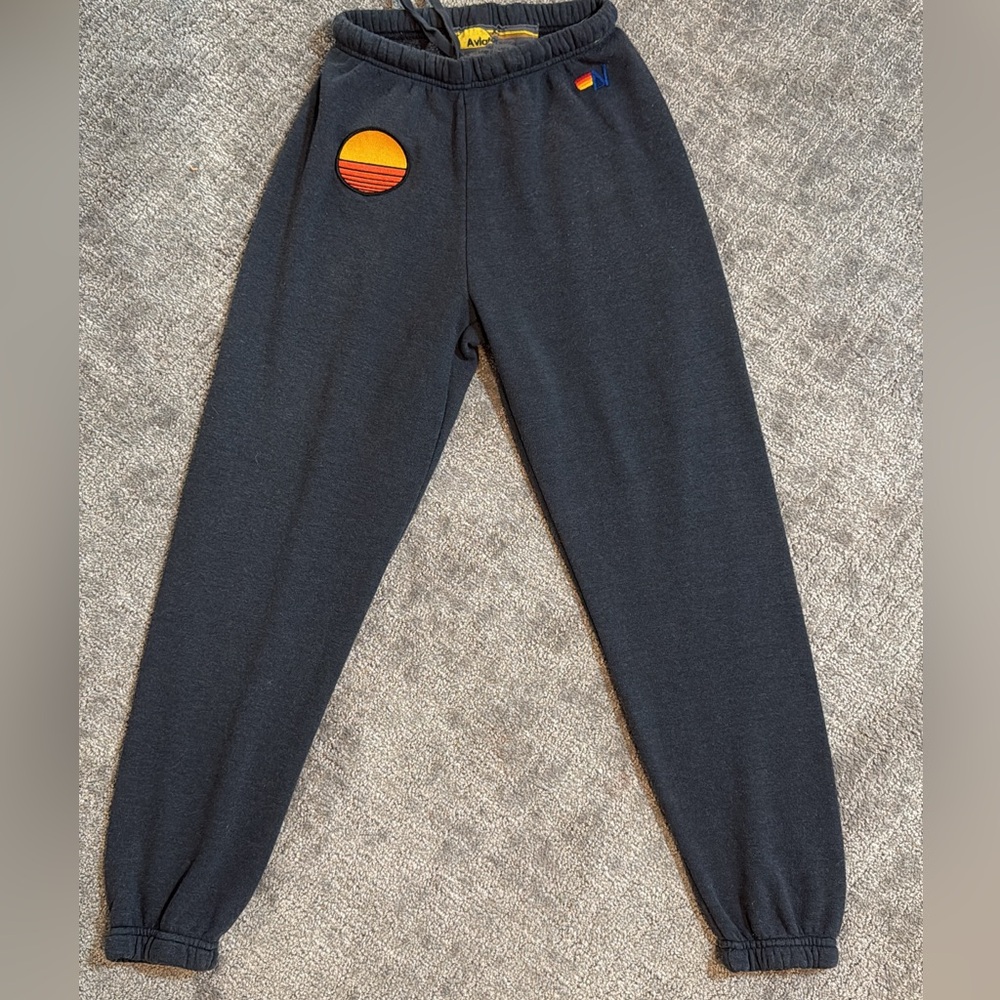 SUNSET PATCH SWEATPANTS - CHARCOAL